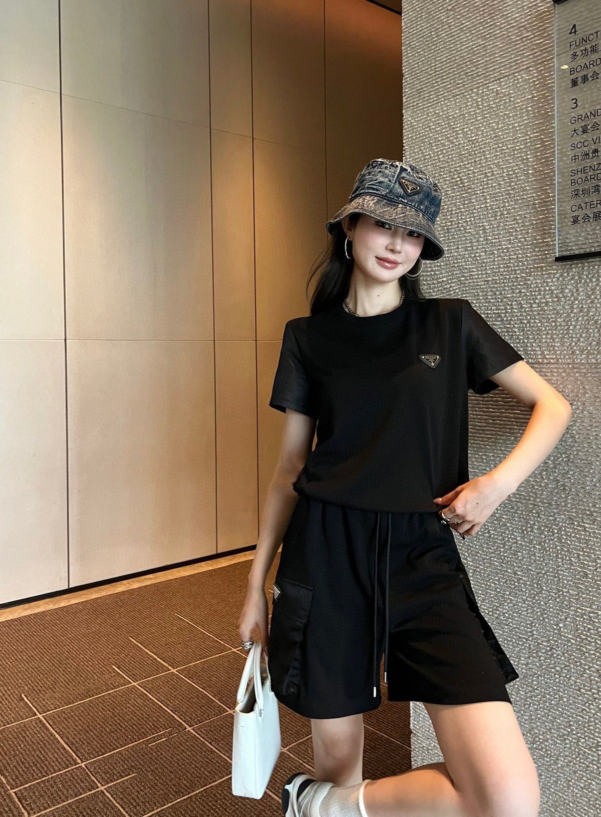 P 24ss new suit round neck splicing sweater shorts suit 0724071806