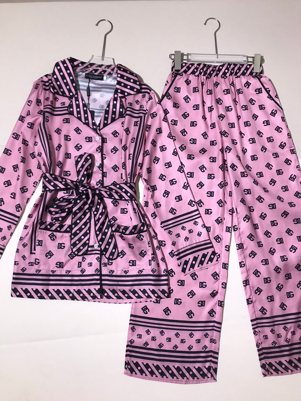 DG full print letter belt waist lapel long sleeve home pajamas set 0725032703