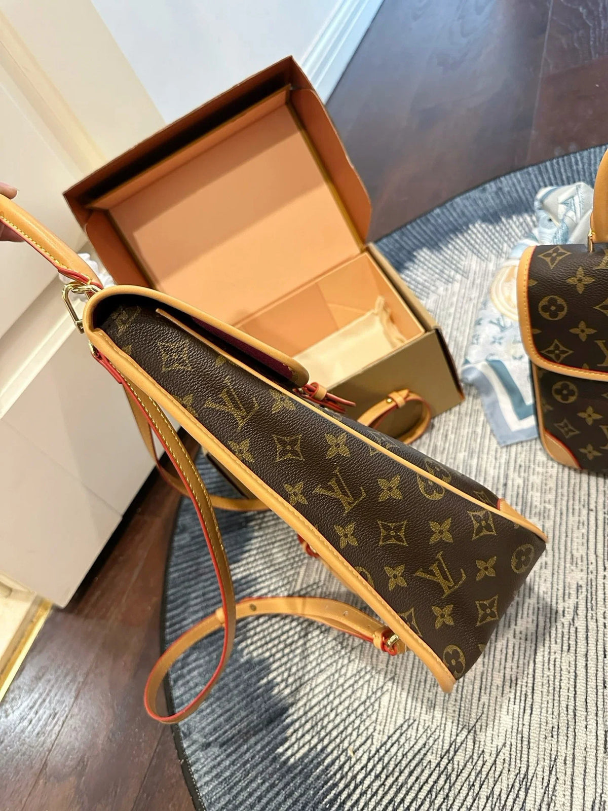 LV 26ss Women's Backpack CWT1326082103