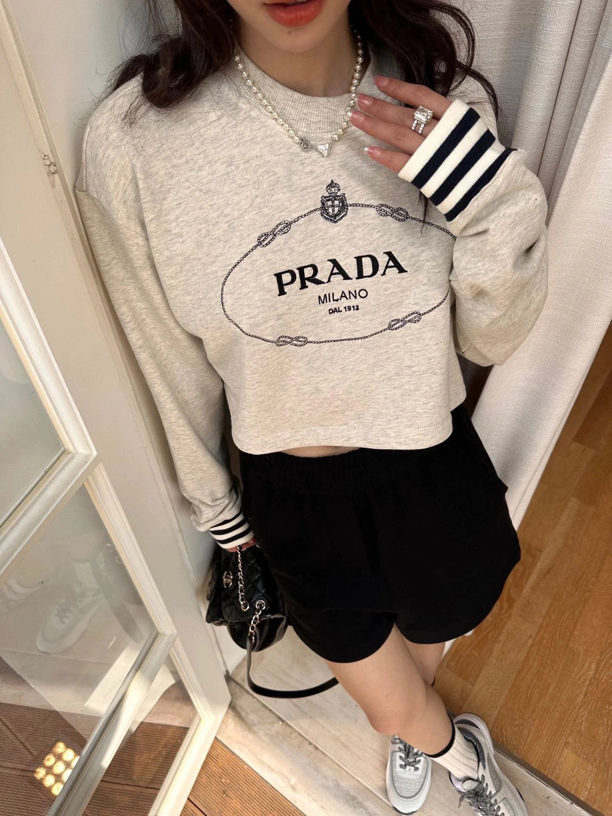 P Retro Triangle Logo Embroidered Logo Crew Neck Sweatshirt 0724022007