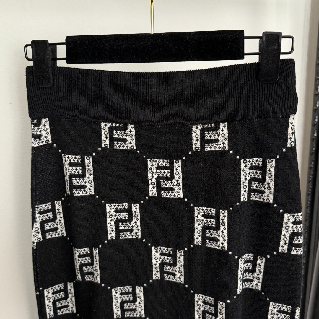 New Color-Blocked F-Letter Knit Skirt 1025092316