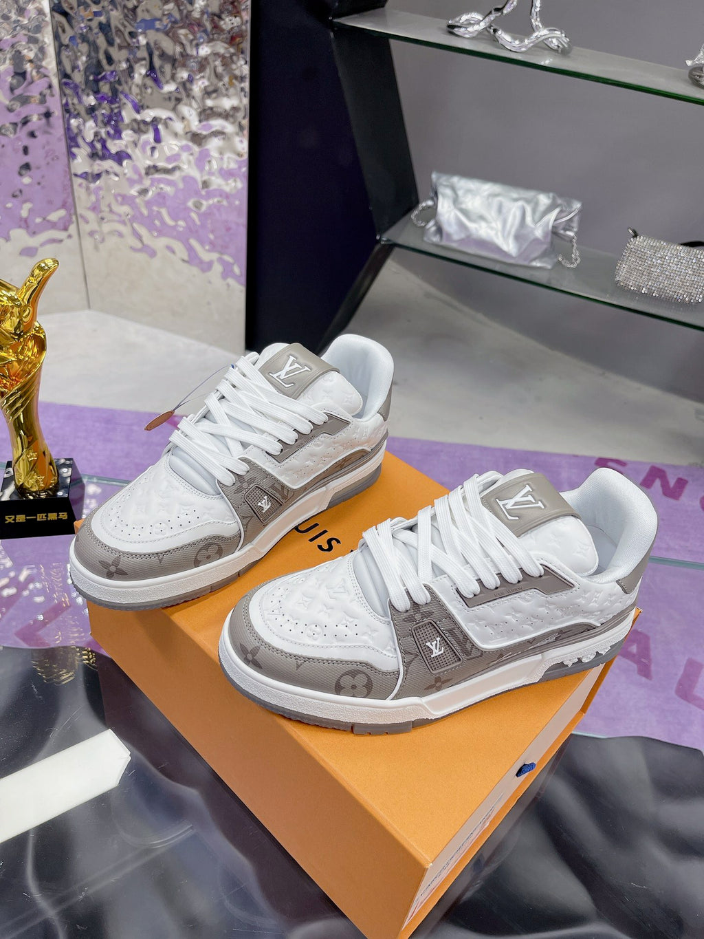 L couple limited series casual embossed sneakers 0725012401
