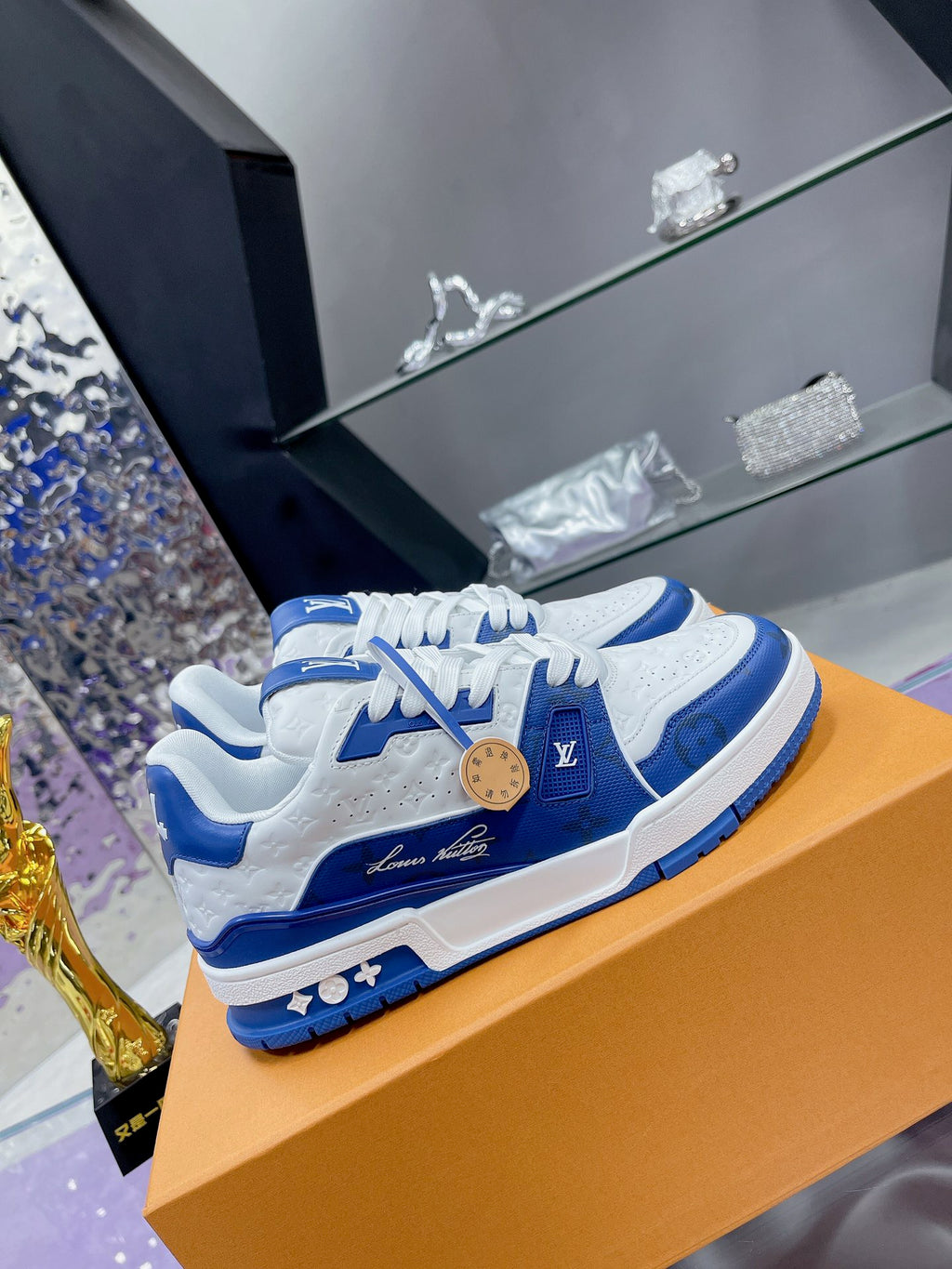 L couple limited series casual embossed sneakers 0725012401