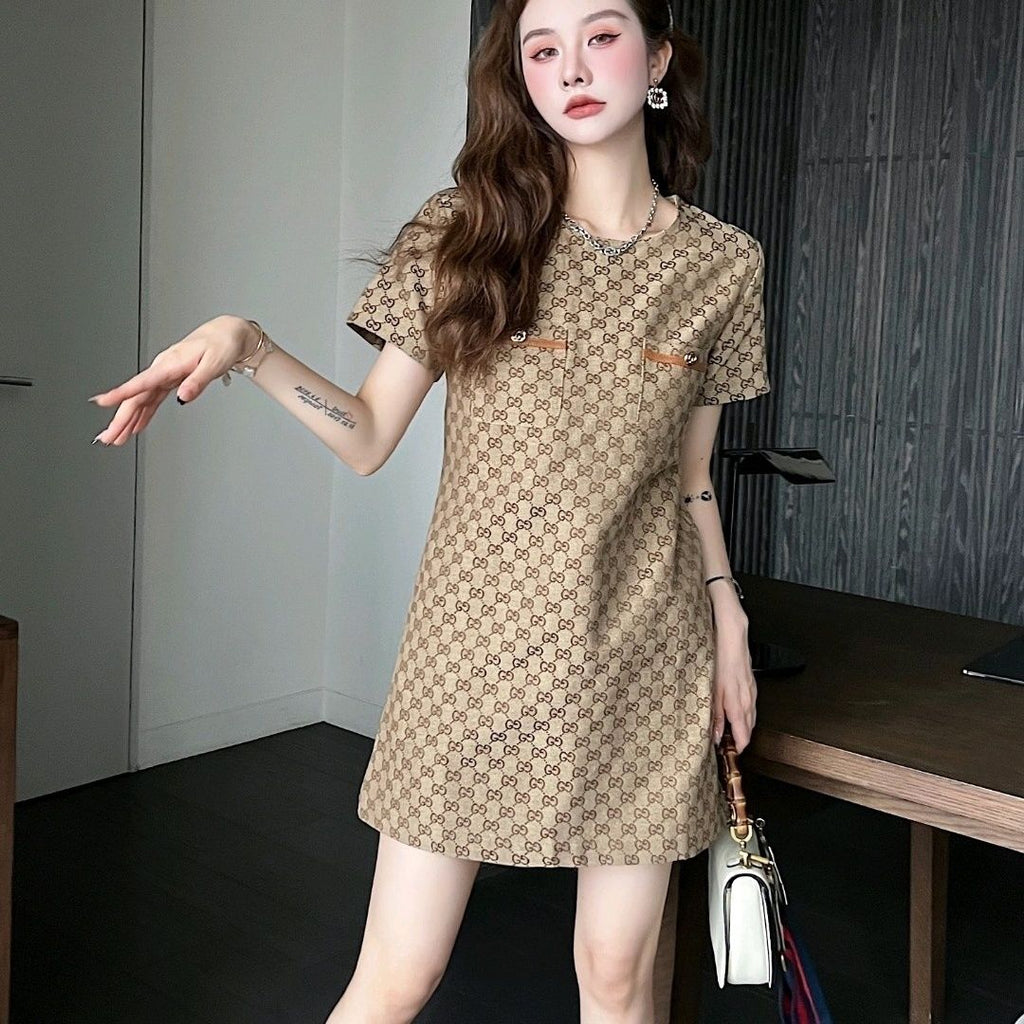 High-quality women's clothing 2023 spring and summer new heavy industry fashion slim button pocket embellished with zipper on the back of the dress