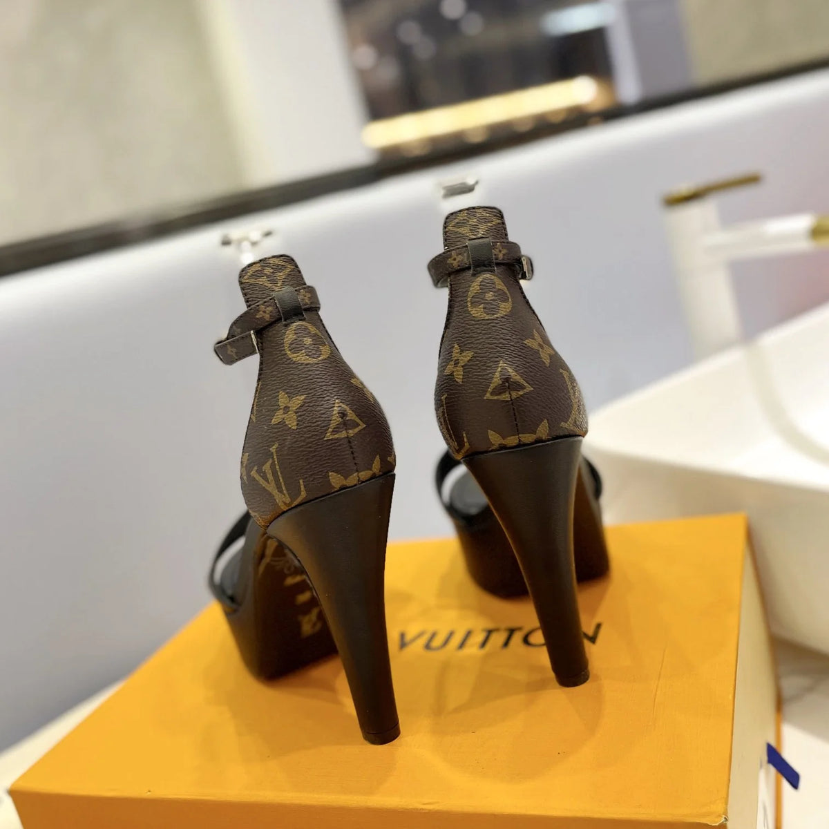Classic Monogram versatile and elegant high heels 1824021902