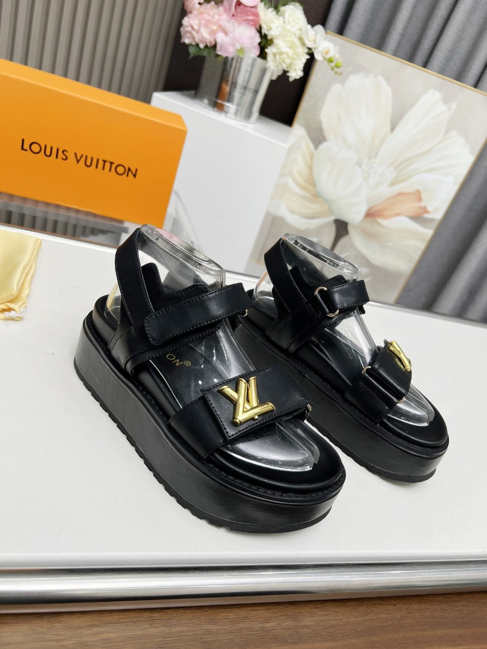 24 New Women's Thick Soled Sandals XC0424050603