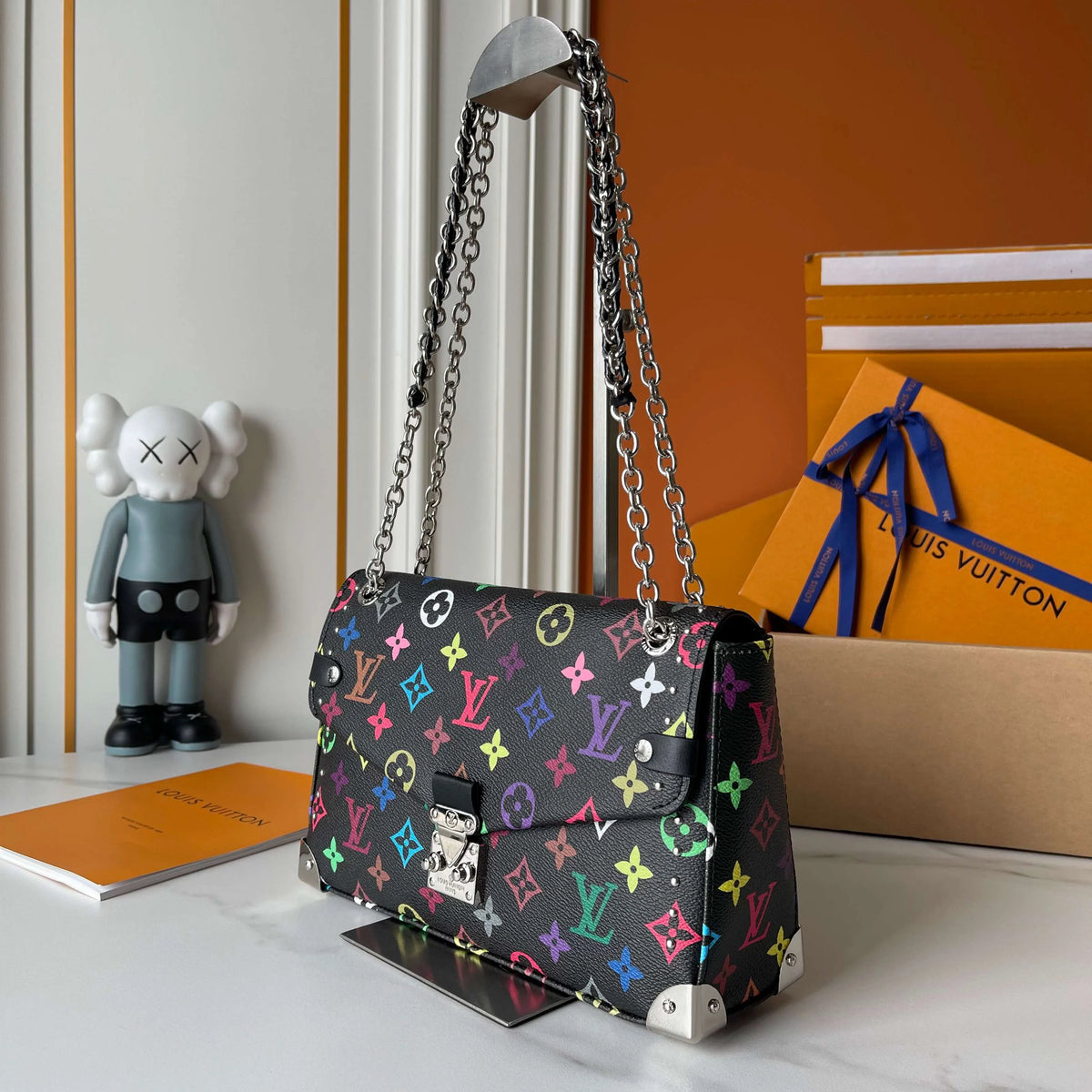 Luxury Vintage Black Color Handbag 1025060402