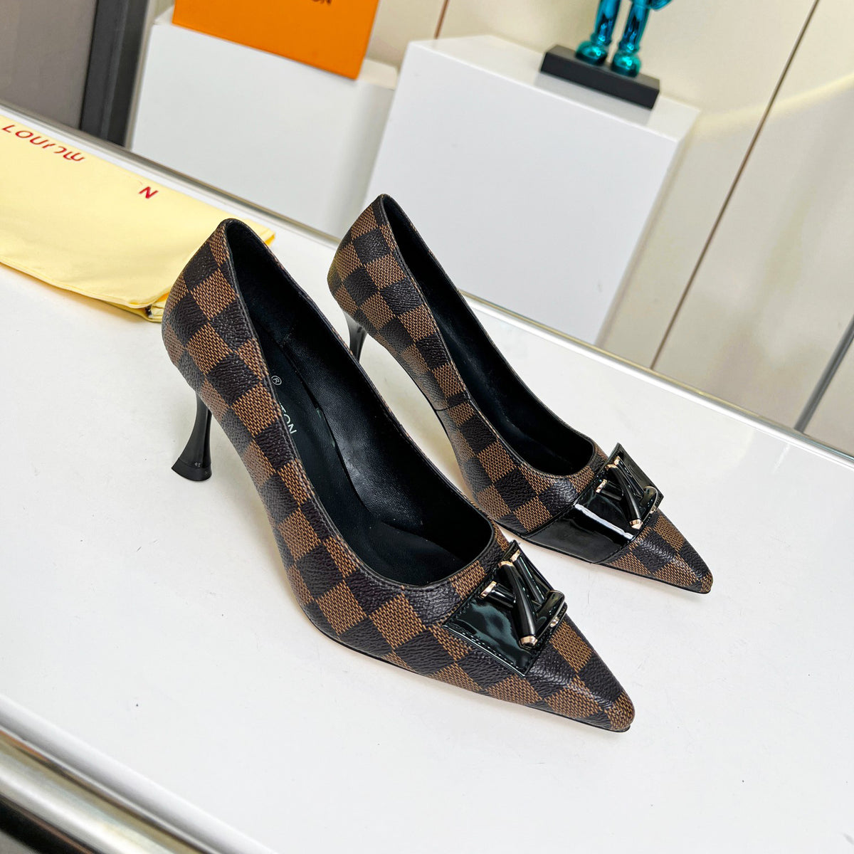 New toe with logo, mid-heeled shoes XC16042710