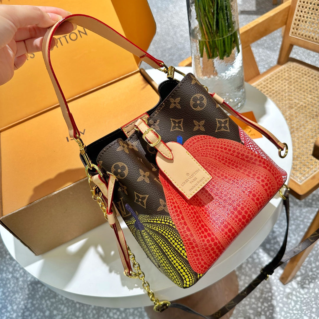 Fashion new messenger bag CWT1023080113