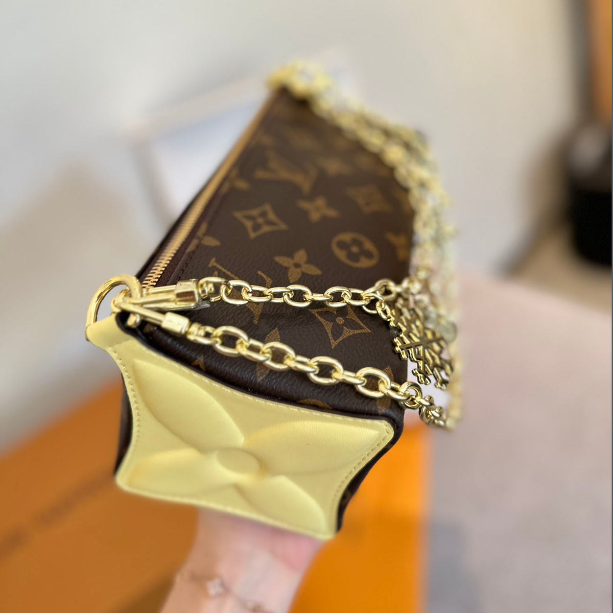 L 24 Valentine's Day Limited Shoulder Bag XC24092317
