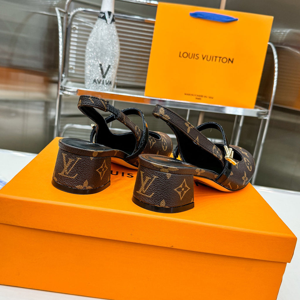 Medium thick heel round toe sandals 1824041114