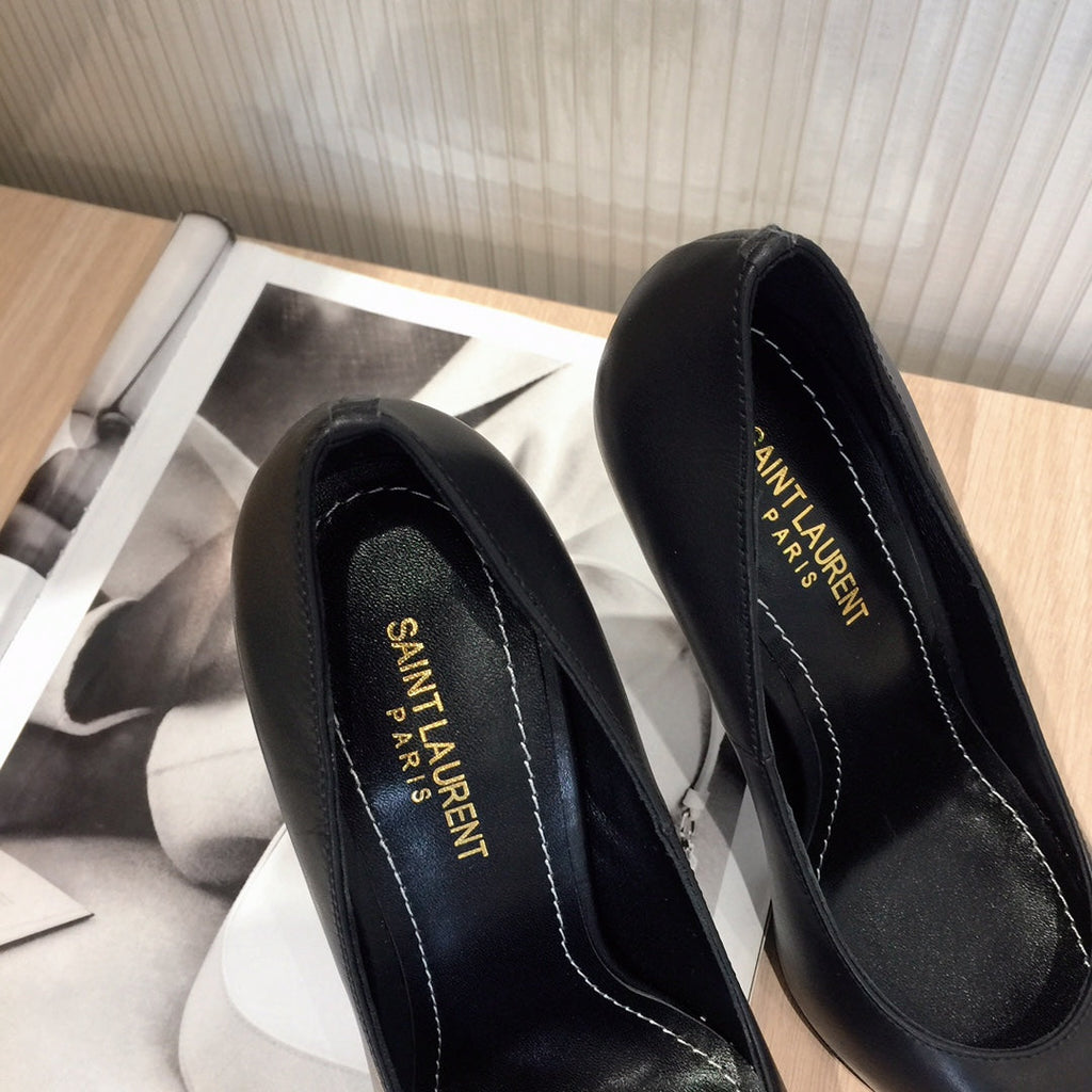 Classic high-heeled sandals combine modernity and fashion 0224052602