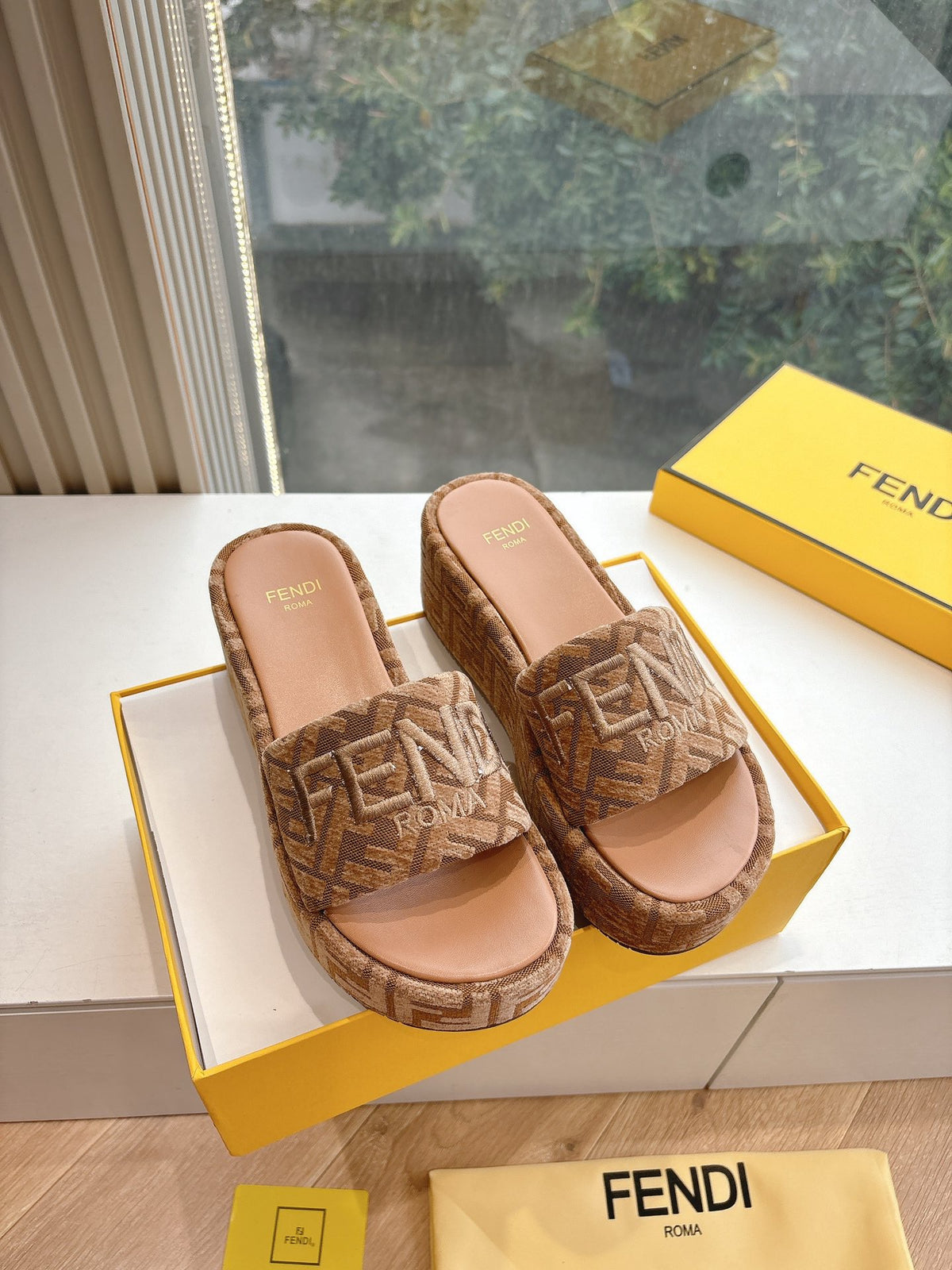 Fashion Thick-soled Slippers 0725030503