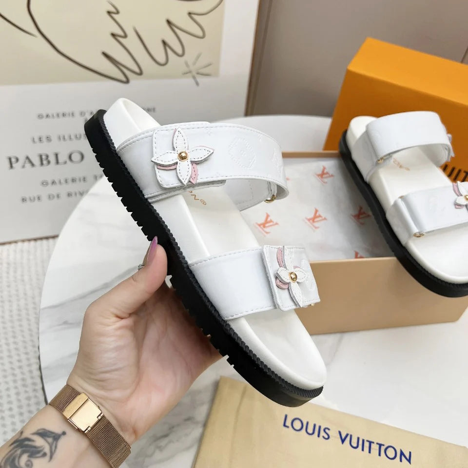 New fashion and versatile sandals 1025031216