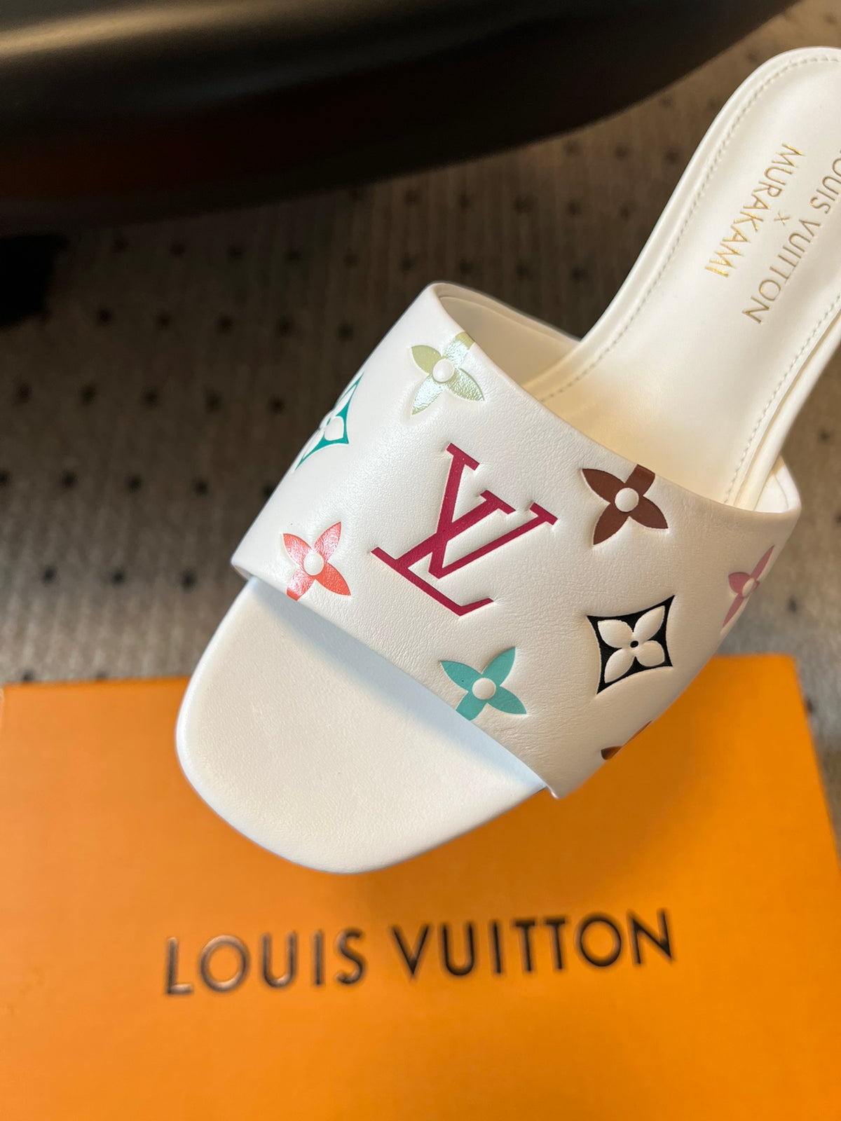L fashion 3 color hot slippers 0725031904