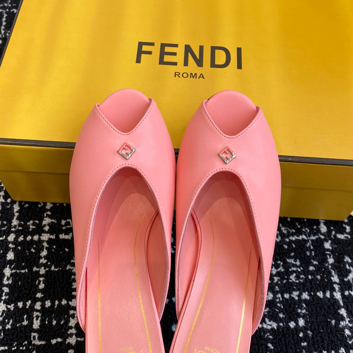 New round head fish mouth high heel sandals 1025050701