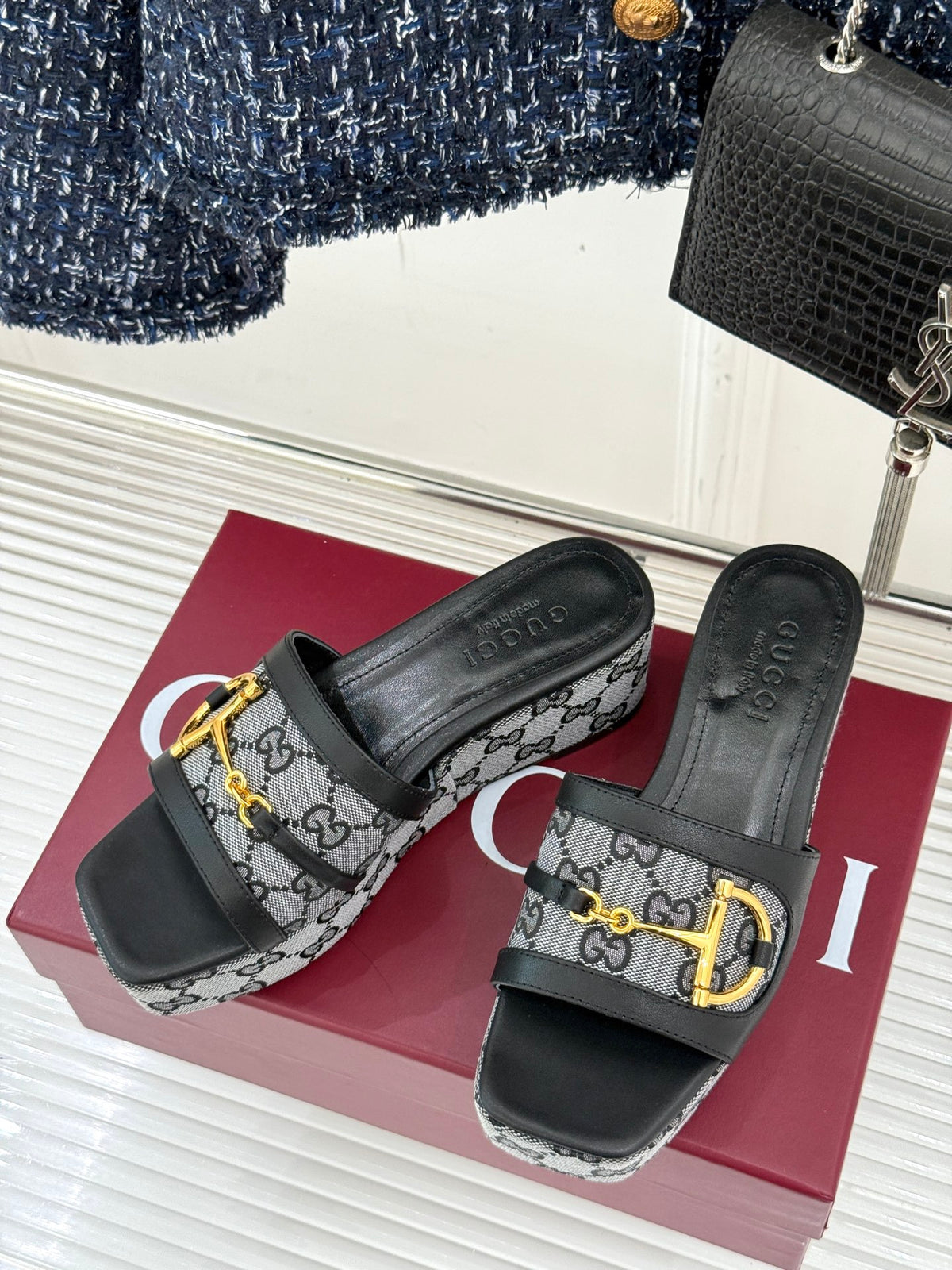 Thick-soled slippers with horse bit buckles 0725102402