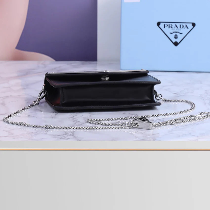 New fashion and versatile large triangular flip bag 1024071908