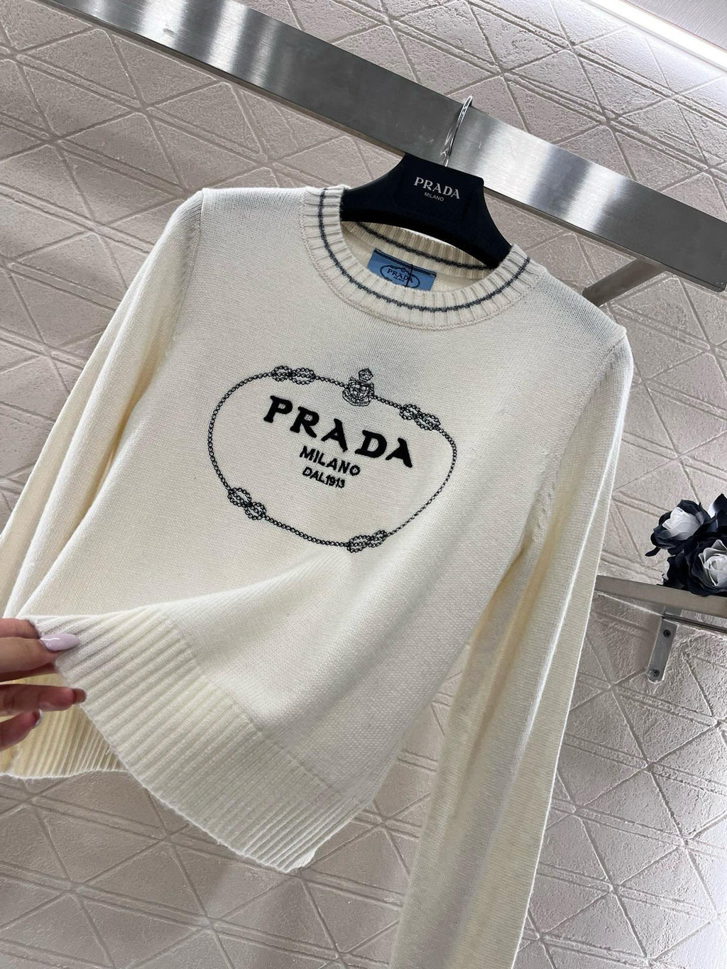 PR Crew neck contrast embroidered knitted top 1824091101