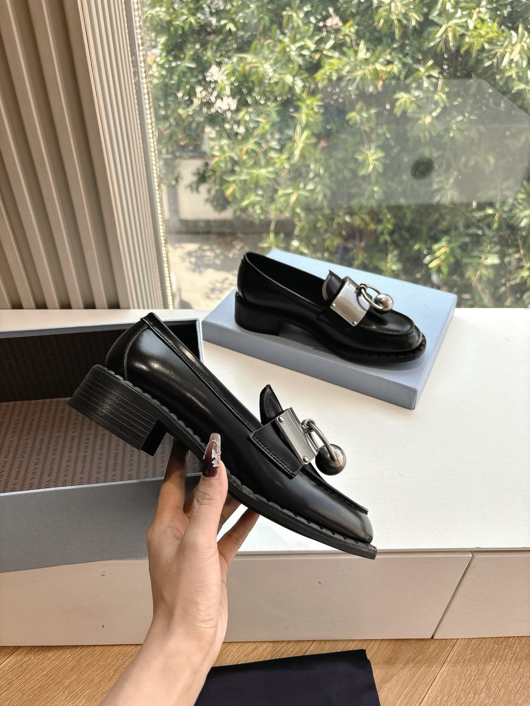 P's new retro one-leed loafers 0725061619