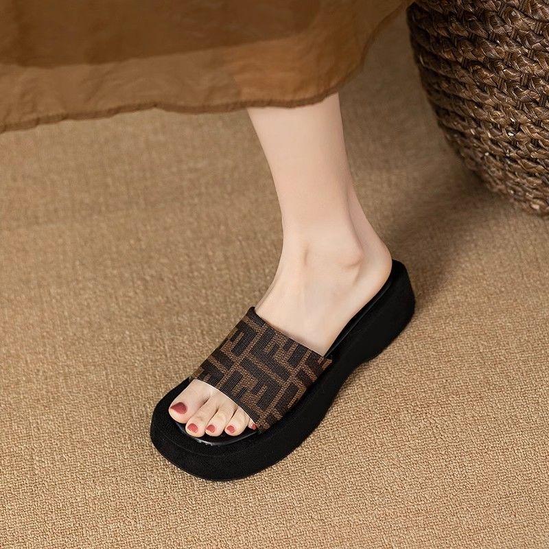Fashion Joker Leather Slippers 1024040308