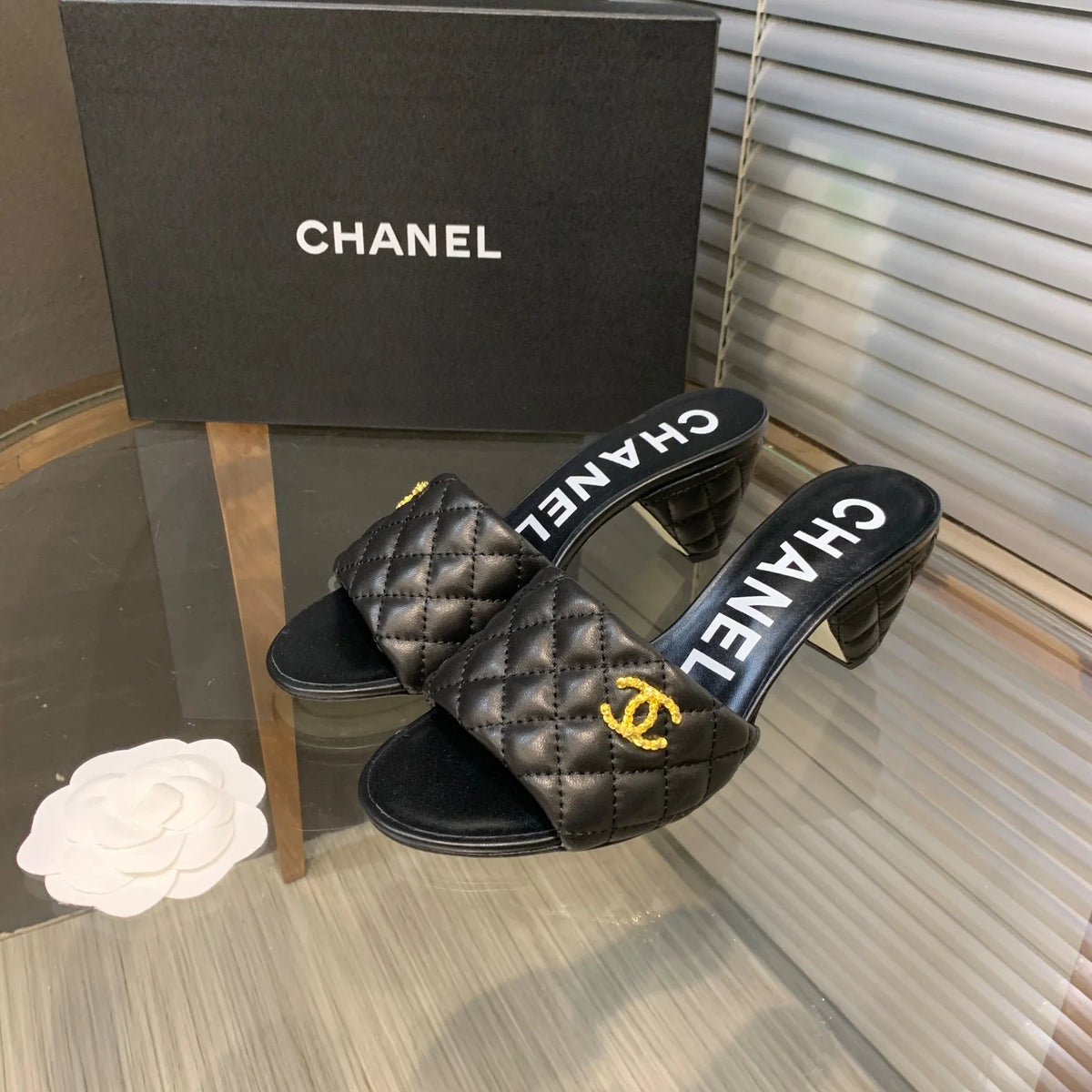 New Fashion Classic Versatile Leather Slippers 1024062811