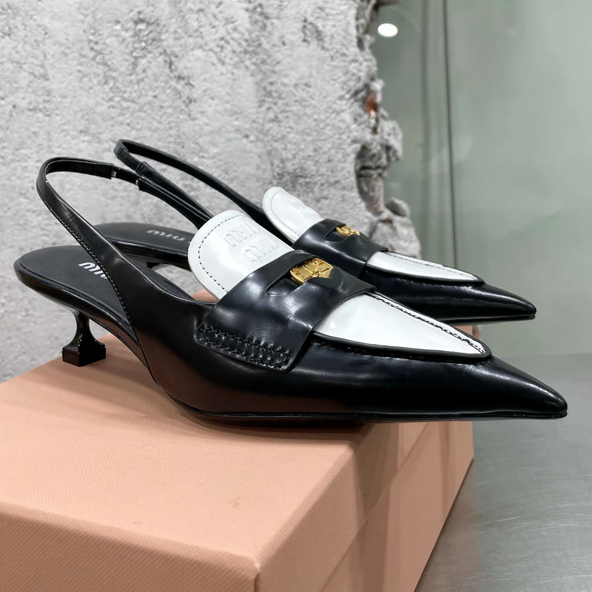 New Kitten Heel Pointed Toe Sandals 1025062403