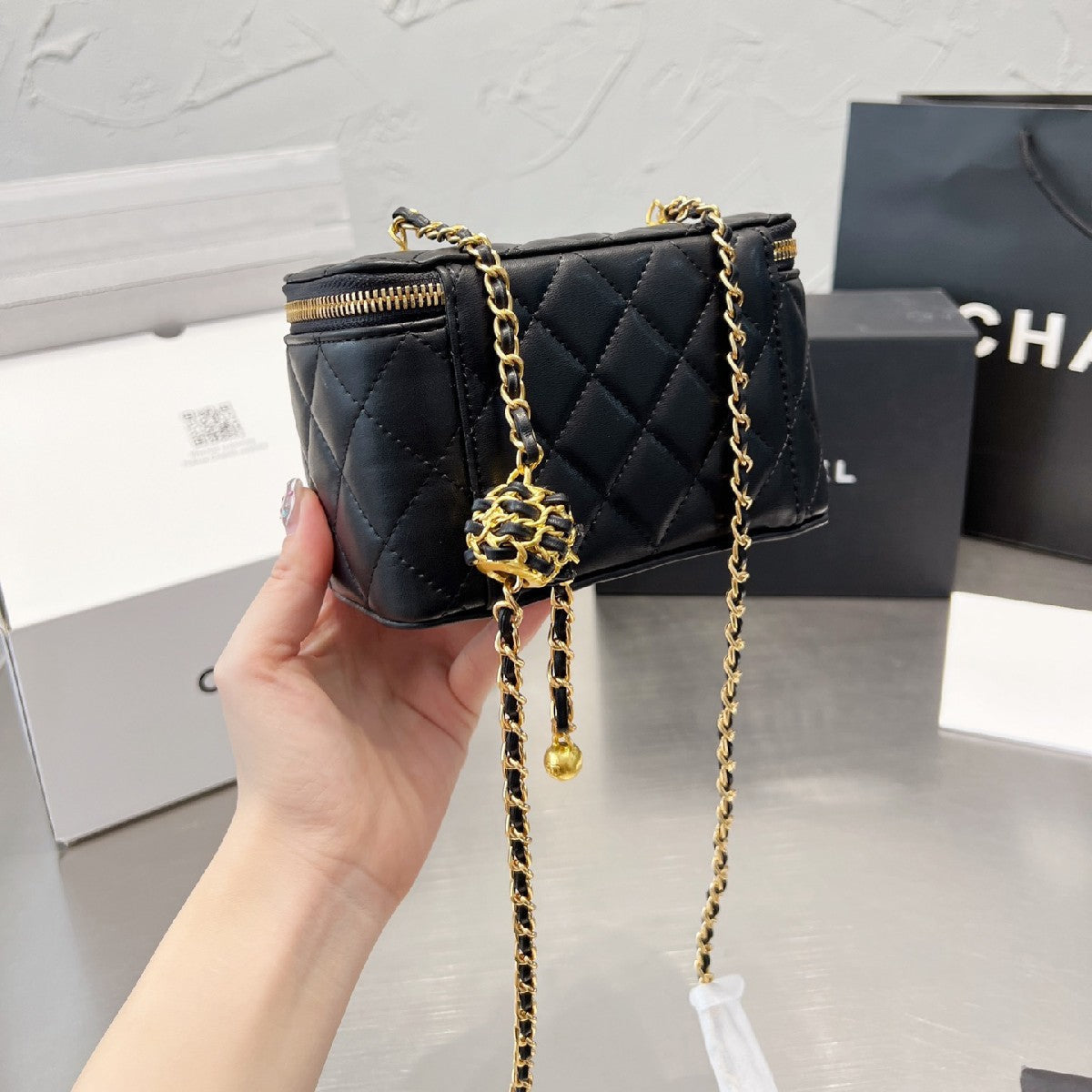 Vanity Case With Chain