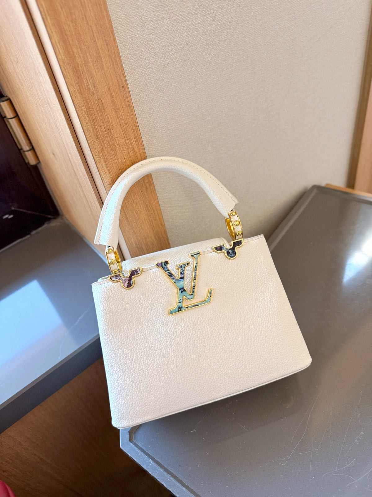 L Fashion Capucines Handbag 0725022602