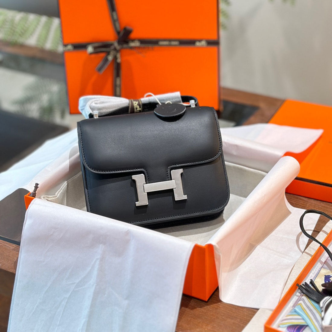H Constance Soft cowhide shoulder bag XC24101002