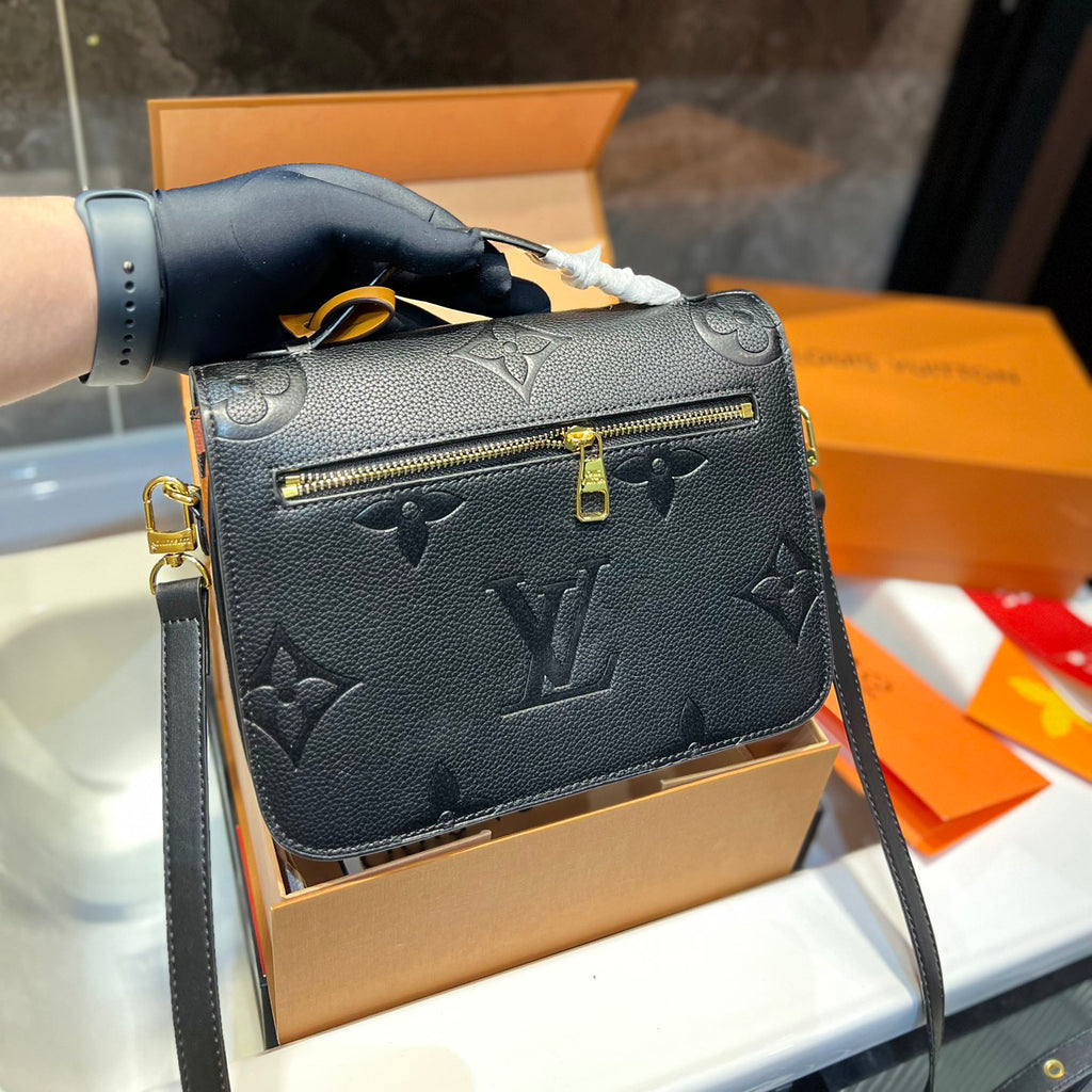 New V Logo Embossed Messenger Bag XC16060307
