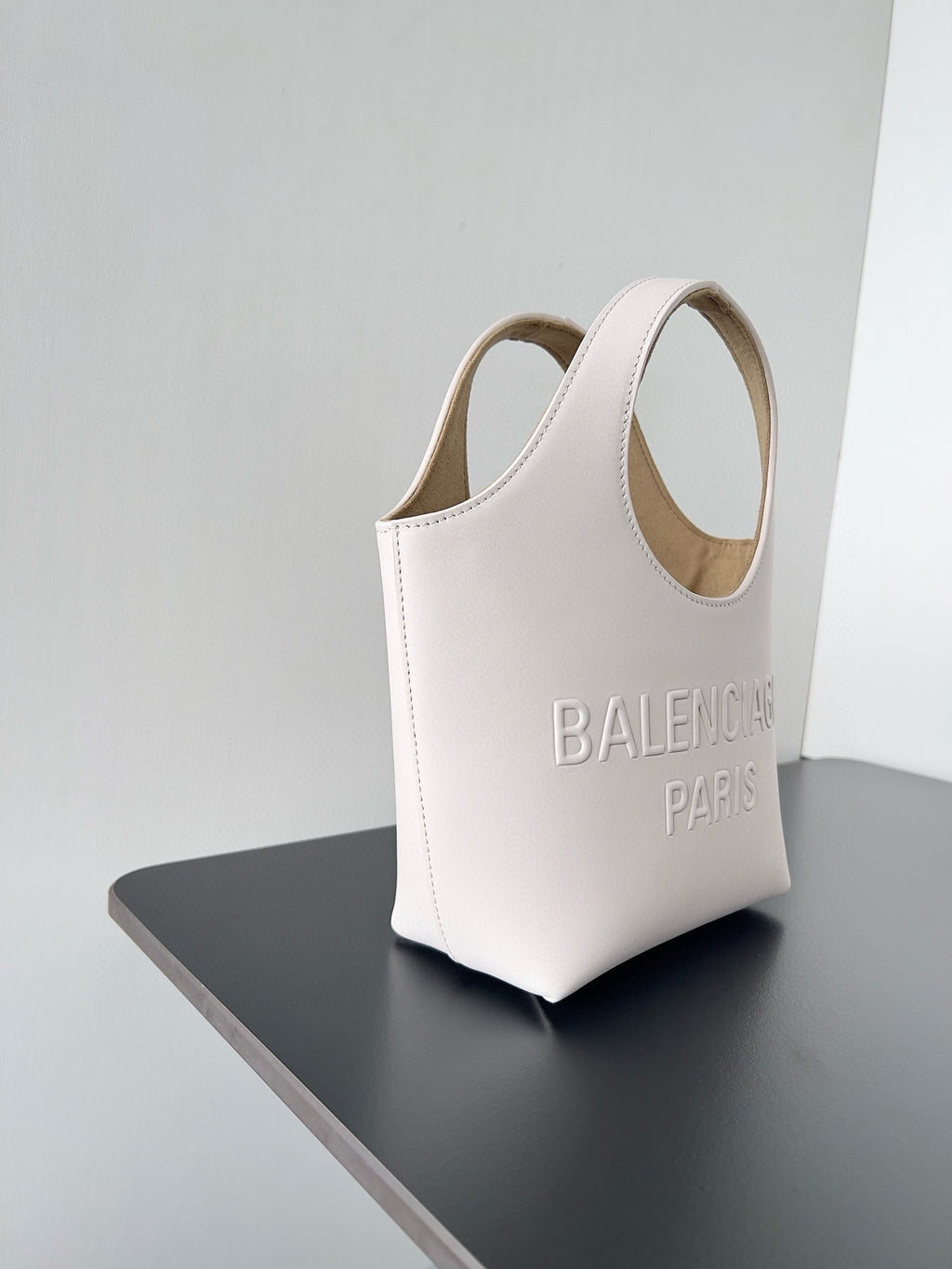New B Logo Leisure StyleTote Bag 0724121902