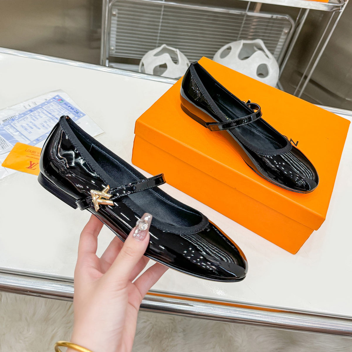 Round toe flat shoes 1824041115
