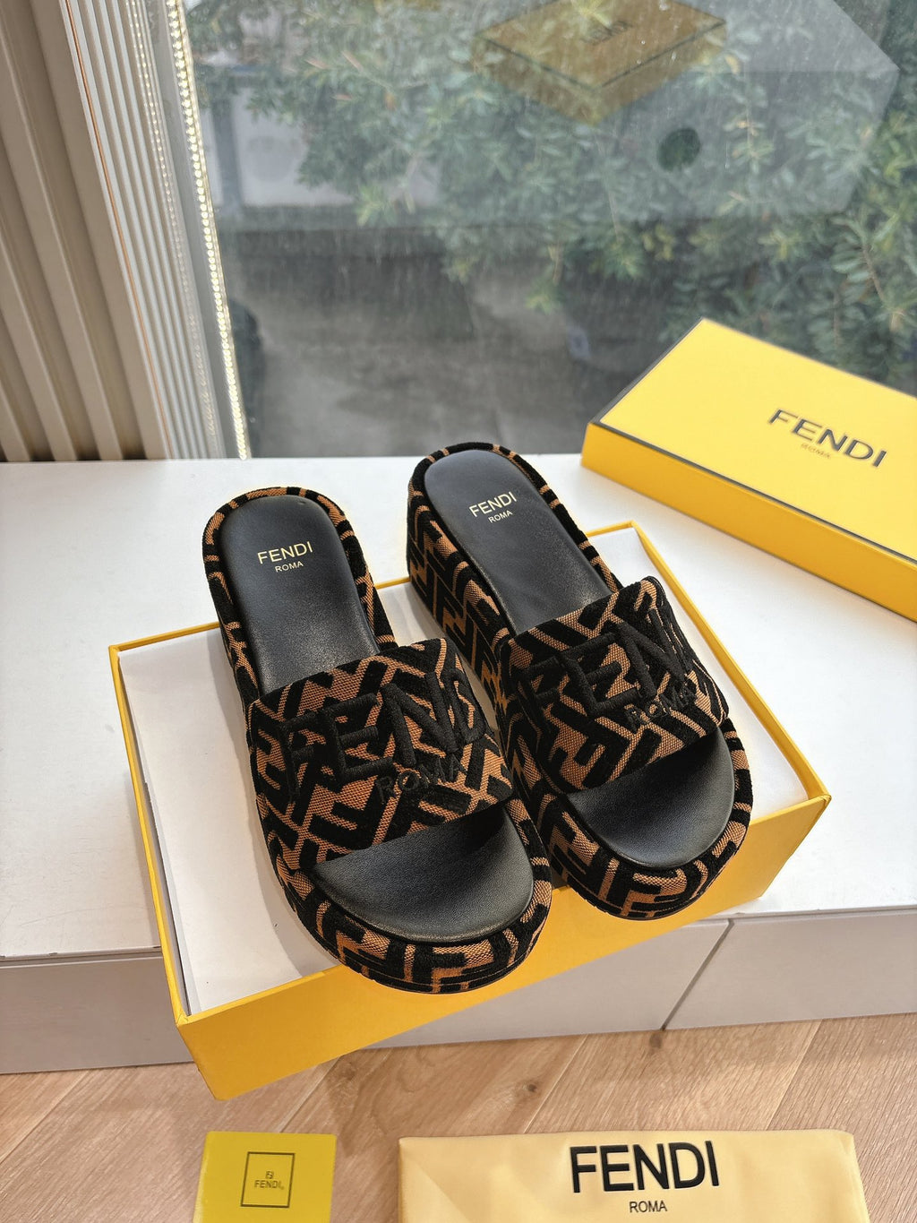 Fashion Thick-soled Slippers 0725030503