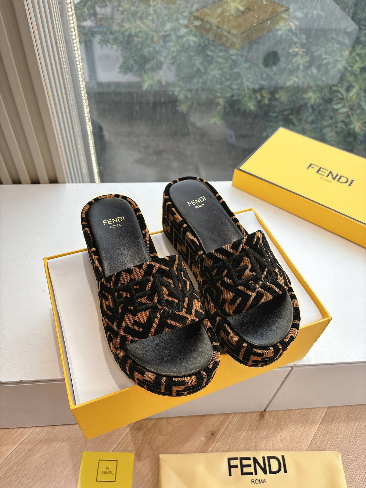 Fashion Thick-soled Slippers 0725030503