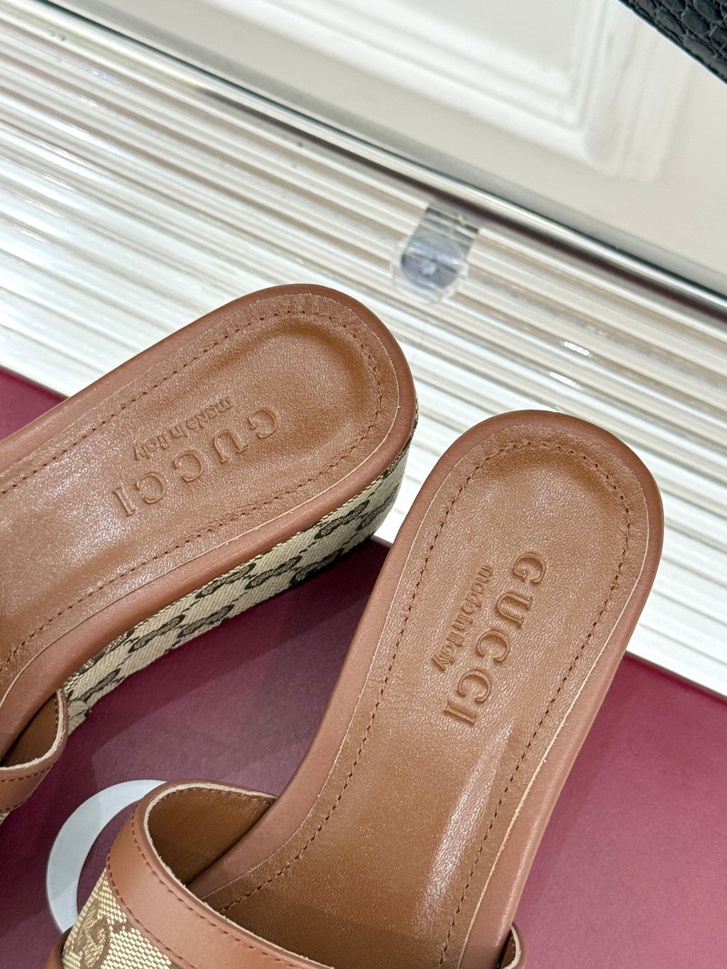 Thick-soled slippers with horse bit buckles 0725102402