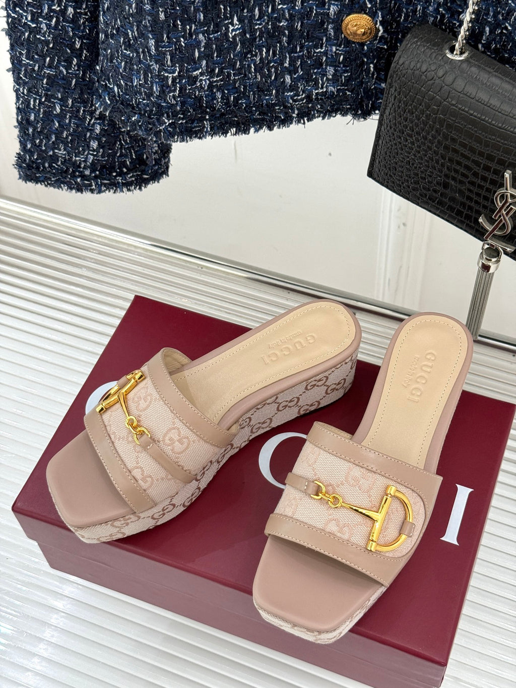 Thick-soled slippers with horse bit buckles 0725102402