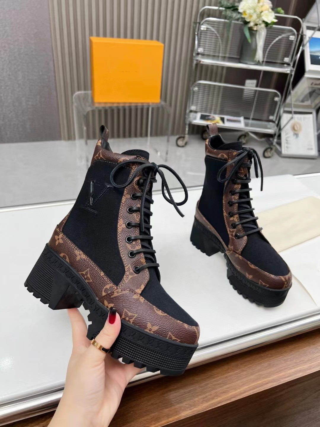 Fashion New Mid Length Thick Soled Martin Boots 1023120512