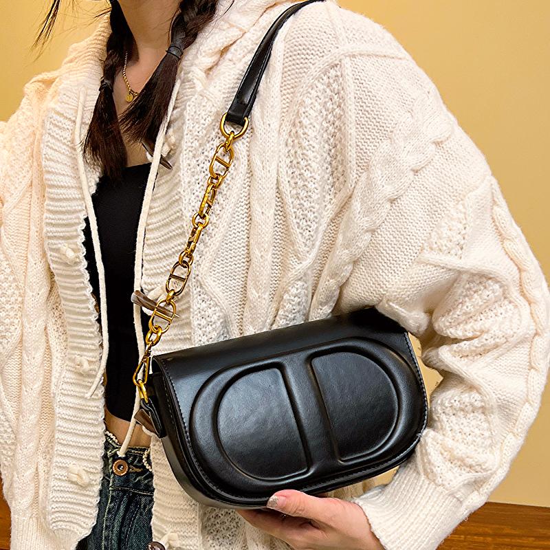 New Fashion Shoulder Crossbody Saddle Bag 1024070320
