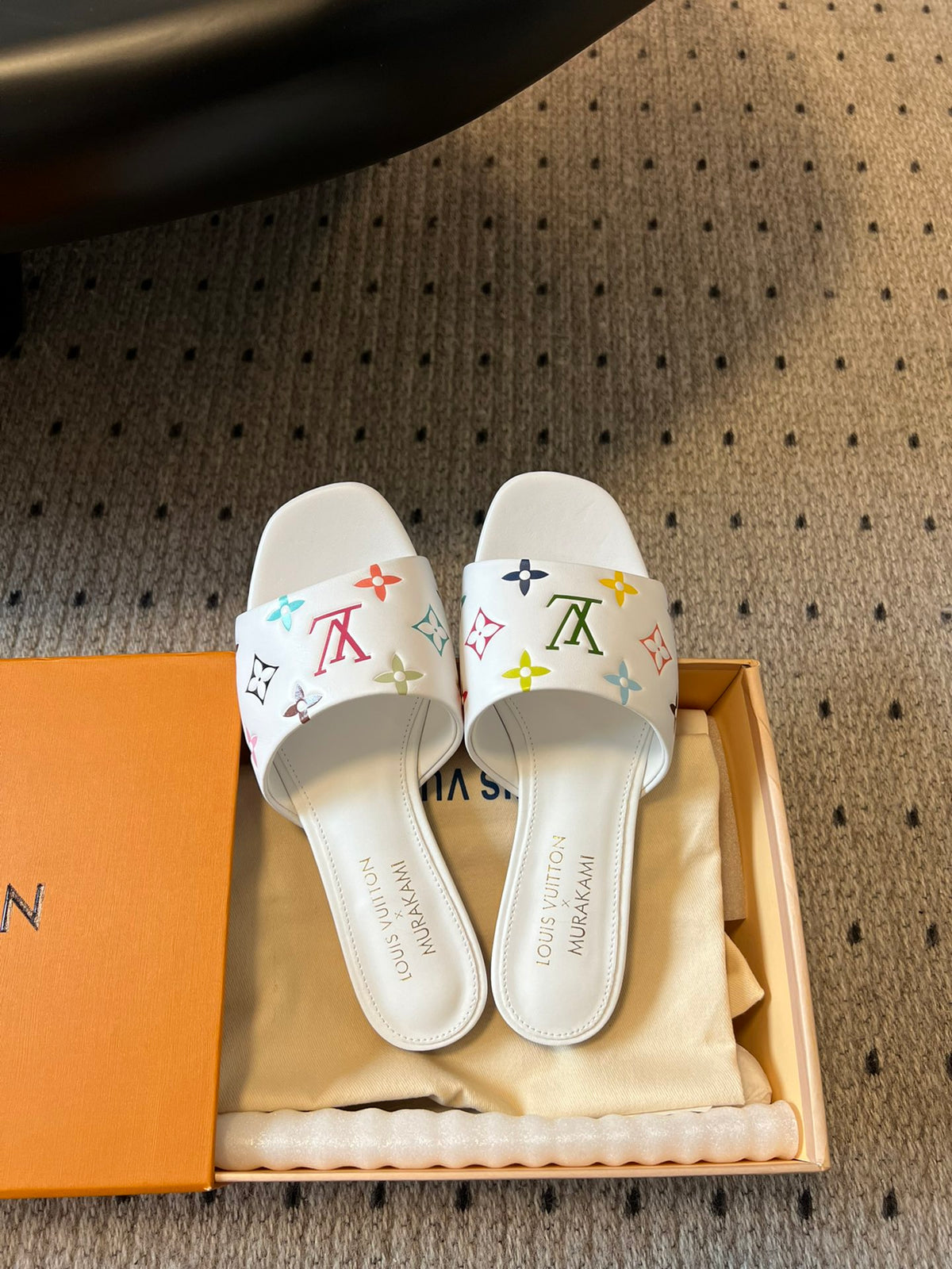 L fashion 3 color hot slippers 0725031904