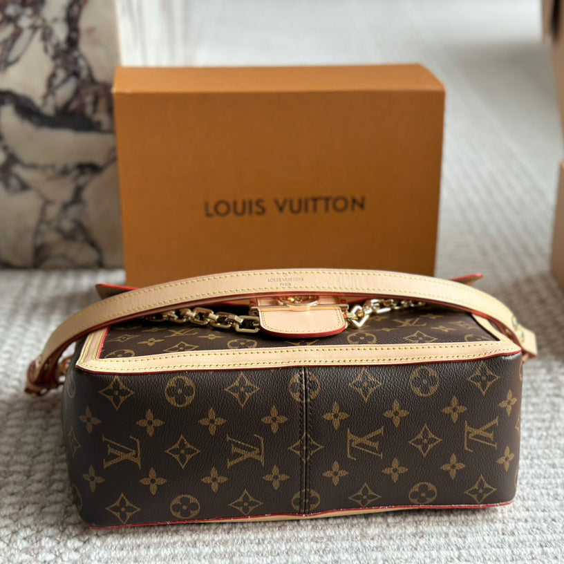 24 show Dauphine Soft handbag 1824040709