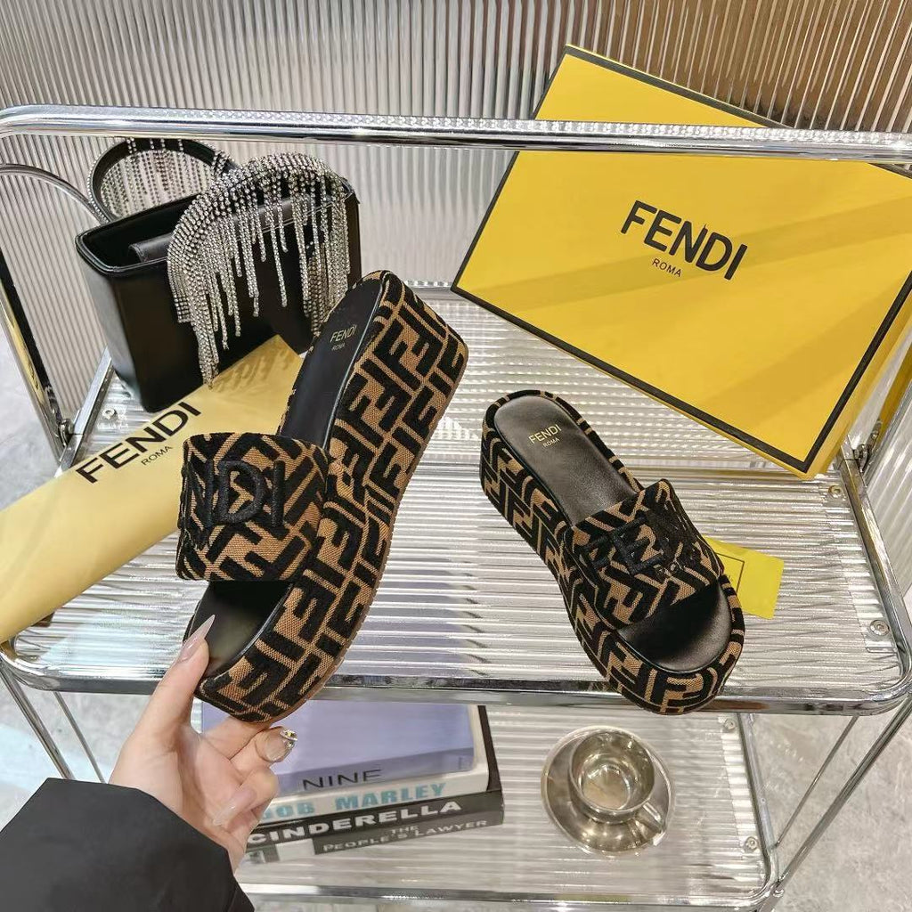 Fashion Thick-soled Slippers 0725030503