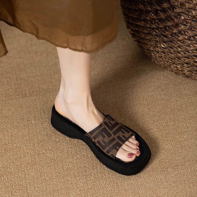 Fashion Joker Leather Slippers 1024040308