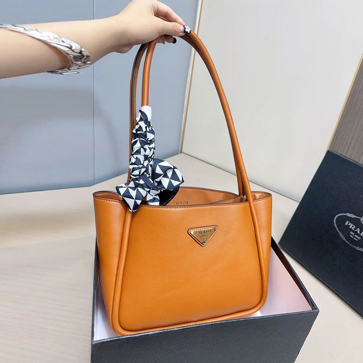 Fashionable and casual tote bag 1024101204