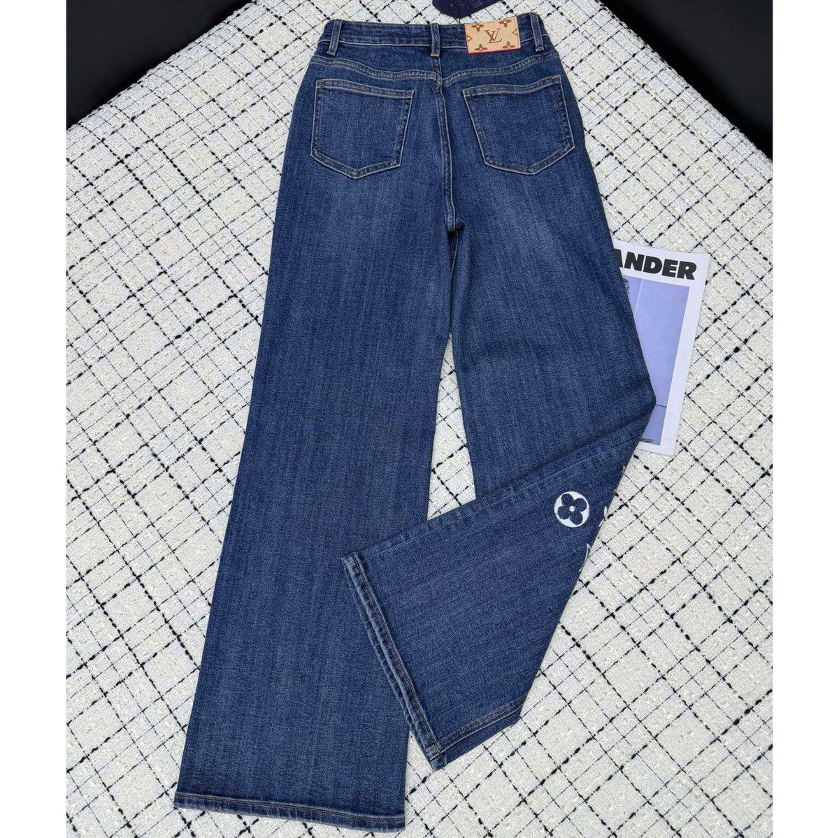New fashionable and versatile straight through jeans 1025020809