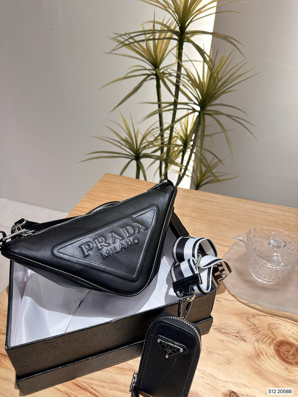 P fashion triangle bag 0724032002