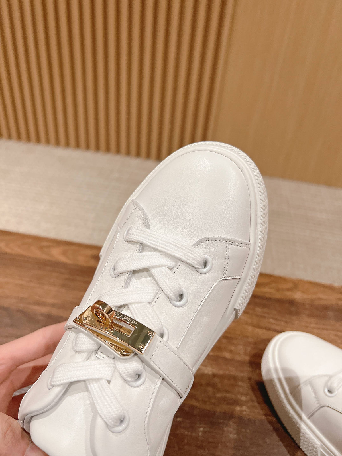 H Women's Fashion White Sneakers 072505206