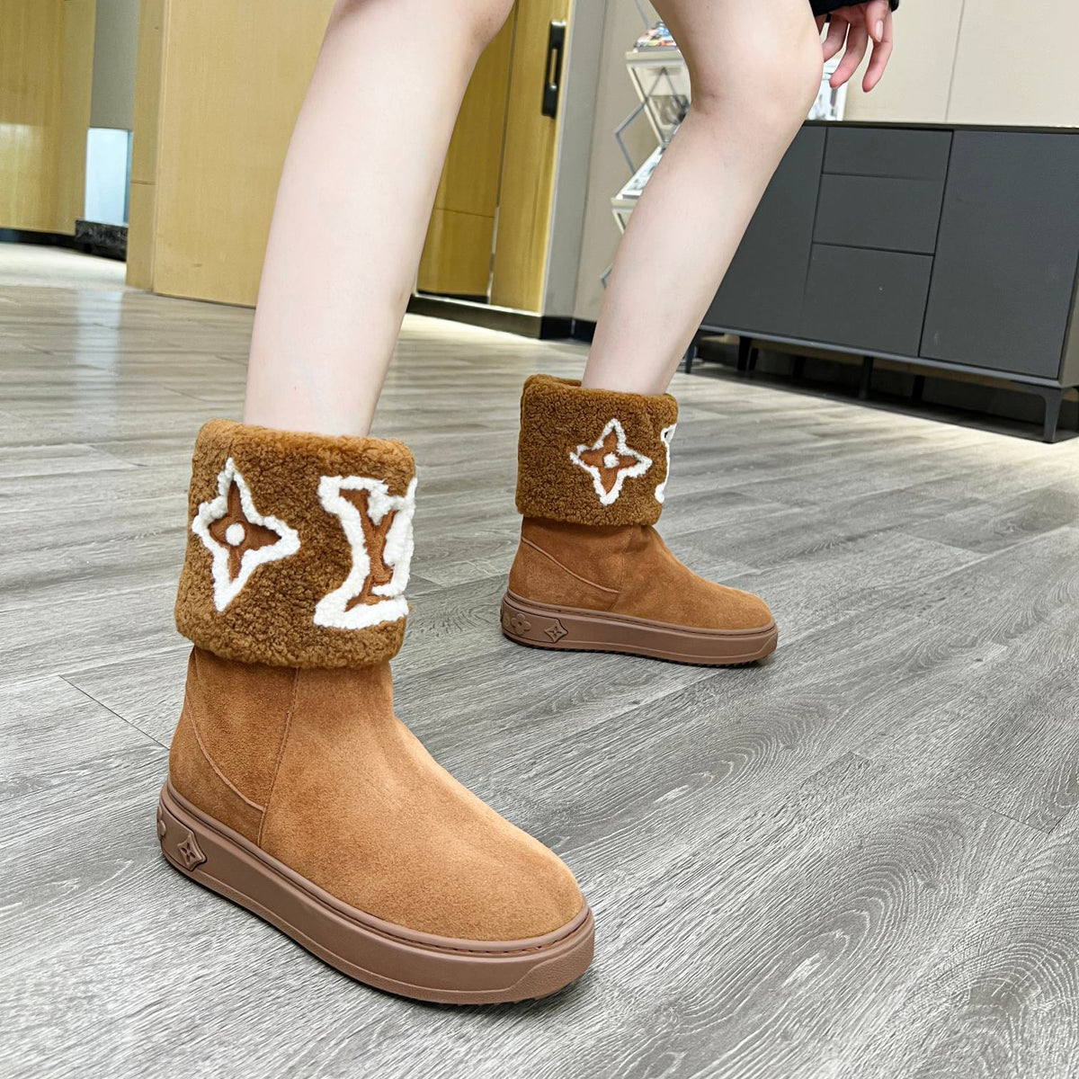 Women's V Brown Suede Boots XC0723082106