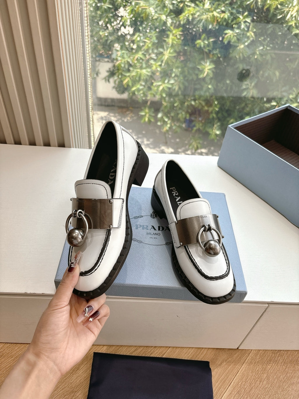 P's new retro one-leed loafers 0725061619