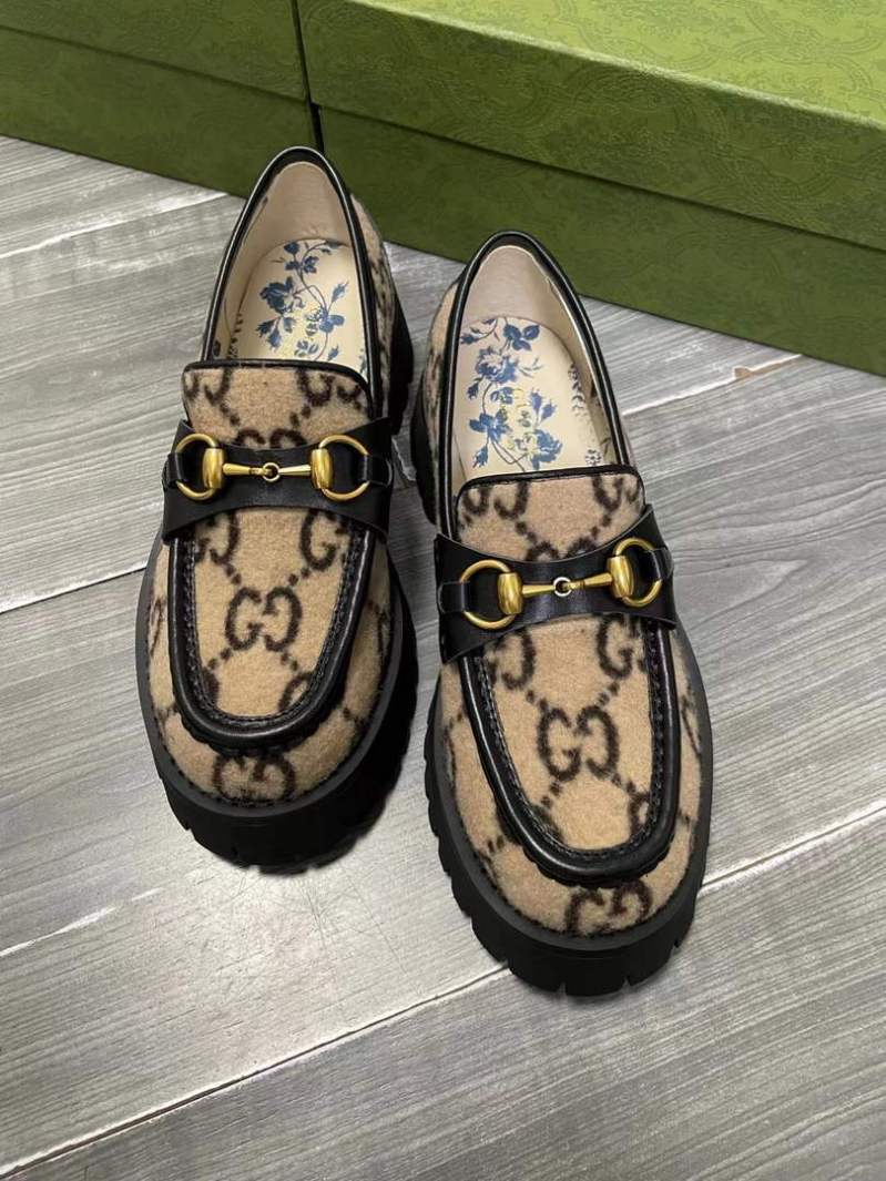 Leather Lug Sole Horsebit Loafer PD0223081507